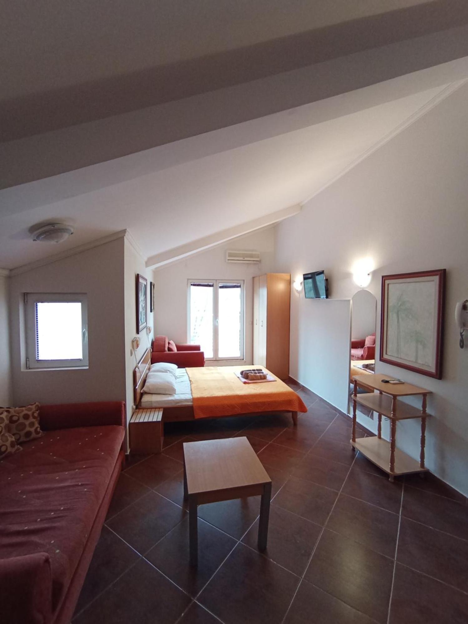 Markovic Aparthotel - Budva Becici Hotel Екстер'єр фото