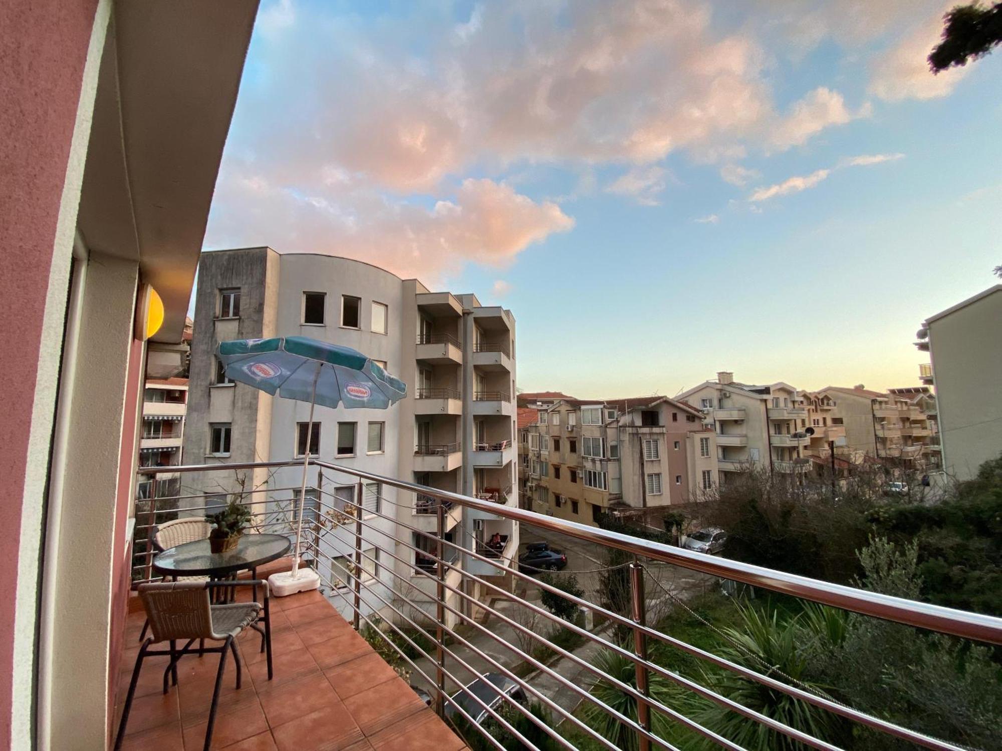 Markovic Aparthotel - Budva Becici Hotel Екстер'єр фото
